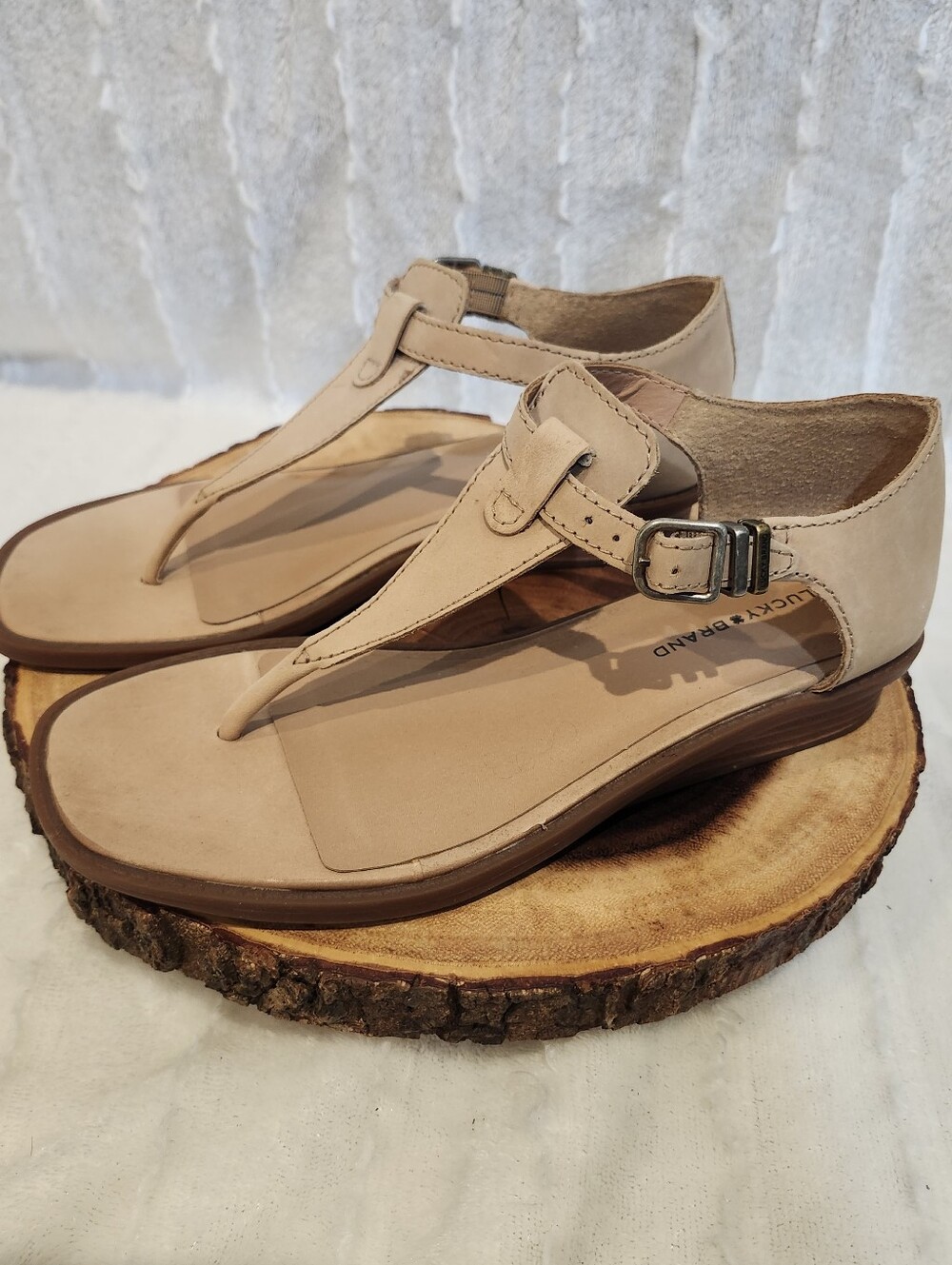 Lucky Brand Women's Tan T-Strap Sandals with Buckle